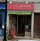 L’epicerie Italienne outside