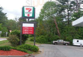 7-eleven outside