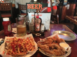 Hooters Jonesboro food