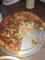 Gus's New York Pizza food