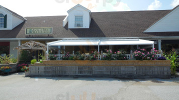 Farm To Table Bistro outside