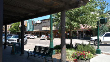 Central Ave Bakery Deli outside