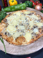 Pizza Di Mama food