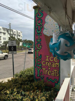 Squigley's Ice Cream Treats outside