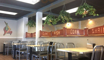 Long John Silver's inside