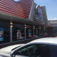 Dairy Queen-Brazier outside