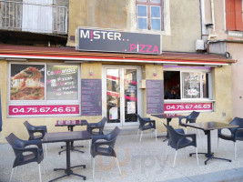 Mister Pizza food