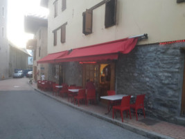 Pizzeria De La Tour Sarrazine food