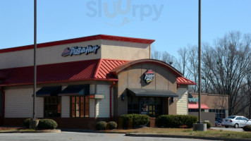 Pizza Hut outside