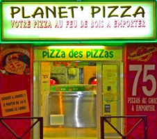 Planet Pizza inside