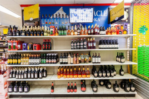 Bartow Wine Liquors food