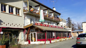 Auberge Gasconne Les Varietes outside