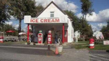 Route 20 Ice Cream outside