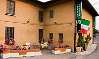 Osteria Cascina Folla outside