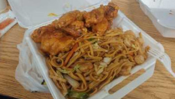 Wok N Roll food