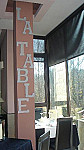 La Table inside