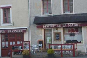 Le Bistrot De La Mairie inside