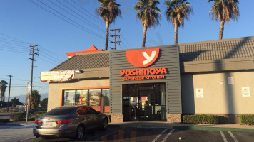 Yoshinoya Commerce outside