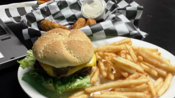 Czeckers Sports Bar & Grill food