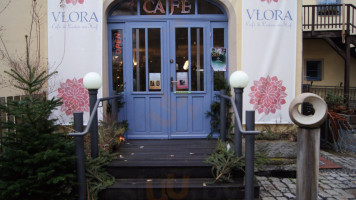 Vlora Café Vegan outside