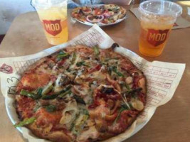 Mod Pizza food