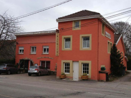 Restaurant la Chaumiere outside