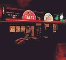 Mama Pizza Papa Tacos food