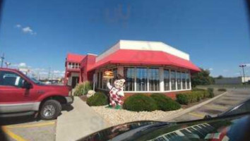 Frisch's Big Boy Restaurants outside