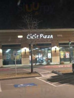 Cicis outside