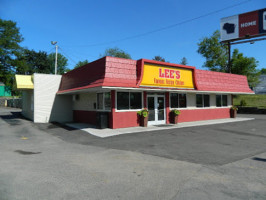 Lee's Famous Recipe Chicken outside