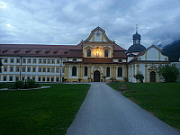 Pralatenkeller inside