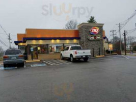 Dairy Queen Grill Chill outside