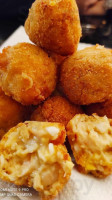 Los Croquetos food