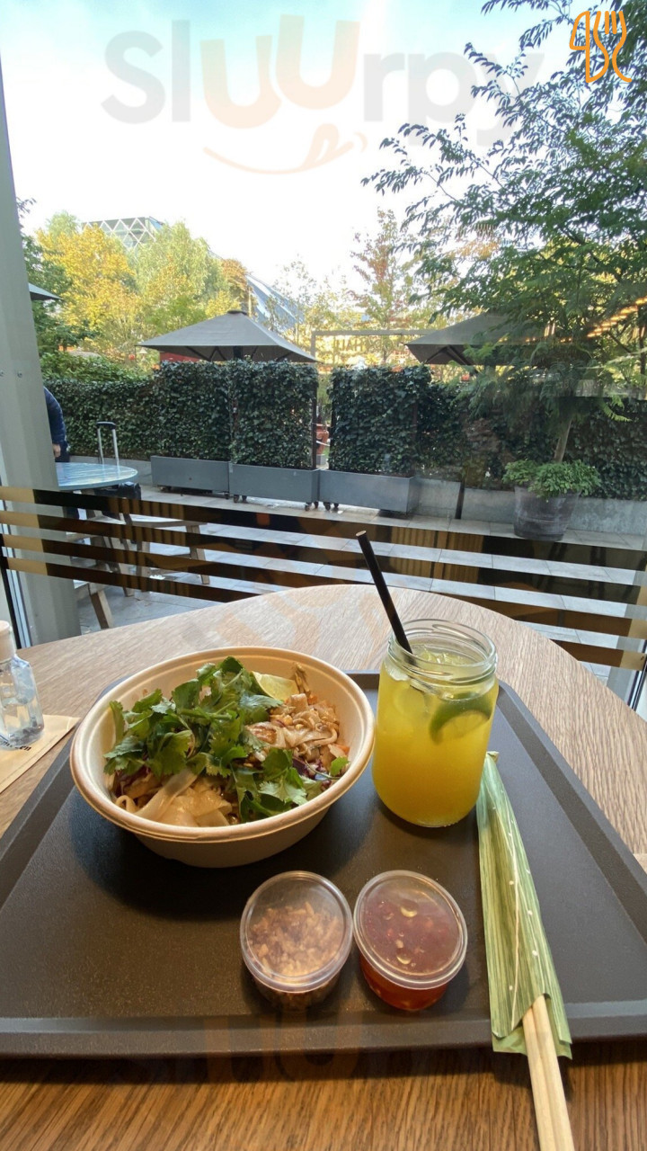 Tivoli Food Hall Kung Fu Udenfor