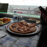 Majids Pizzaria Mad