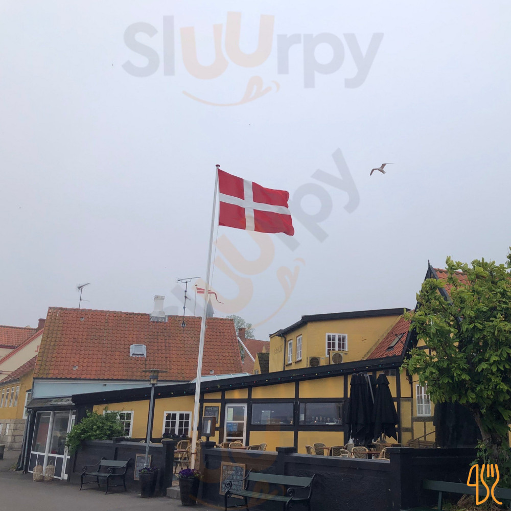 Gudhjem Roegeri Udenfor