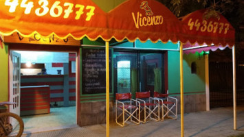 Vicenzo Pizzería outside