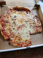 Hobert's Pizzeria food