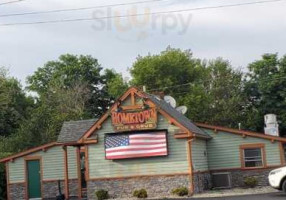 Hometown Pub Grub outside