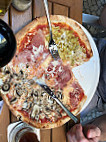 La Pizzetta food