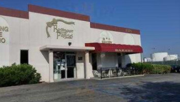 Rossmoor Pastries outside