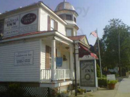 Candlewyck Inn outside