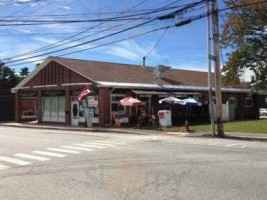 Sawyer's Main Street Breakfast outside