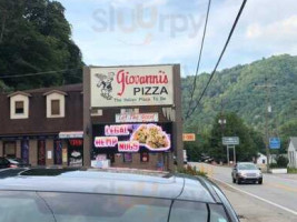 Giovanni's Pizza food