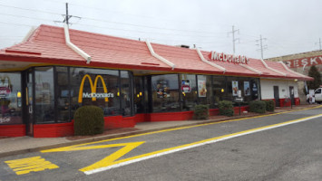 Mcdonald's outside