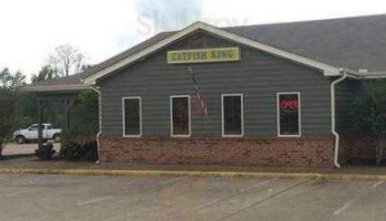 Catfish King outside