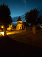 Auberge De L'étang outside