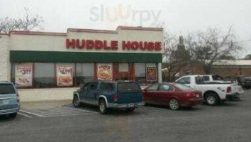 Huddle House outside