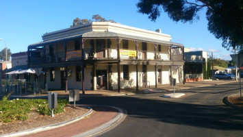 Criterion Tavern outside