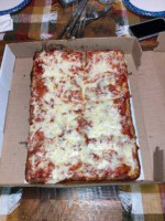 Guido's Pizza Parlor food